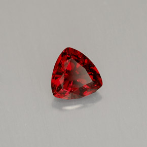 0.53カラットの天然レッドスピネル（5.2×5.1 mm・トリリアント）
