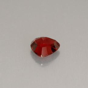 0.53カラットの天然レッドスピネル（5.2×5.1 mm・トリリアント）