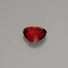 0.50カラットの天然ディープレッドスピネル（5.2×5.1 mm・トリリアント）