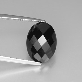 10.83カラットの天然黒スピネル（16×11.8 mm・オーバルカット）