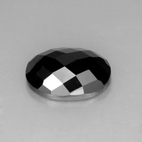 10.46カラットの天然黒スピネル（16.1×12.1 mm・オーバルカット）
