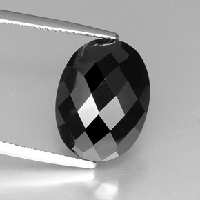 10.46カラットの天然黒スピネル（16.1×12.1 mm・オーバルカット）