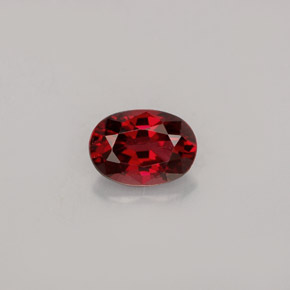 0.76カラットの天然ディープレッドスピネル（6.5×4.6 mm・オーバルカット）