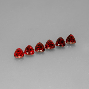 カラットの天然レッドスピネル（5.1×5.1 mm・トリリアント）