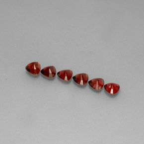 カラットの天然レッドスピネル（5.1×5.1 mm・トリリアント）