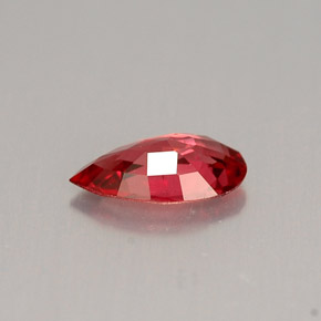 0.55カラットの天然レッドスピネル（7.5×4.4 mm・洋梨の形）