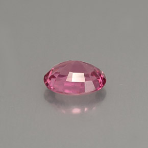 0.84カラットの天然紫がかったピンクスピネル（6.4×5.2 mm・オーバルカット）