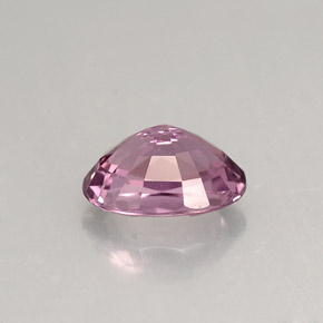 1.42カラットの天然ピンクがかった紫スピネル（7.8×5.7 mm・オーバルカット）