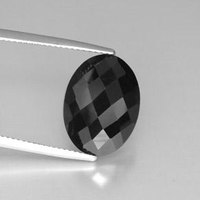 8.80カラットの天然黒スピネル（16×11.9 mm・オーバルカット）