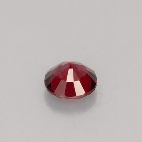 0.59カラットの天然レッドスピネル（5.13 mm・ラウンドカット）