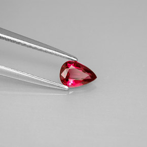 0.38カラットの天然レッドスピネル（5.8×4.1 mm・洋梨の形）