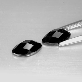 カラットの天然黒スピネル（8.1×4.1 mm・マーキス）