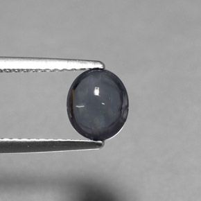 1.32カラットの天然グレースピネル（7×6 mm・オーバルカット）