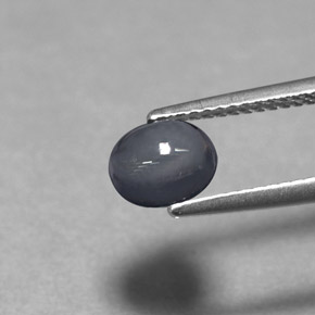 1.32カラットの天然グレースピネル（7×6 mm・オーバルカット）