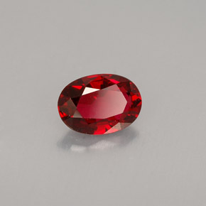 0.69カラットの天然レッドスピネル（6.5×4.6 mm・オーバルカット）
