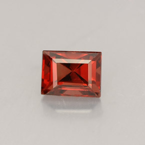 0.56カラットの天然オレンジレッドスピネル（5×3.8 mm・バゲット）