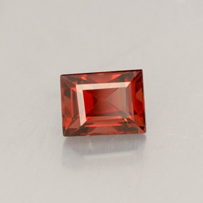 0.56カラットの天然オレンジレッドスピネル（5×3.8 mm・バゲット）