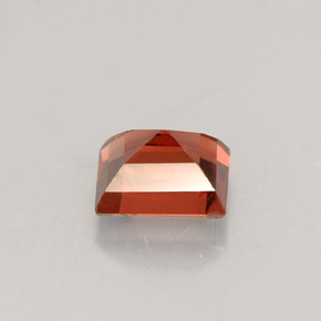 0.56カラットの天然オレンジレッドスピネル（5×3.8 mm・バゲット）