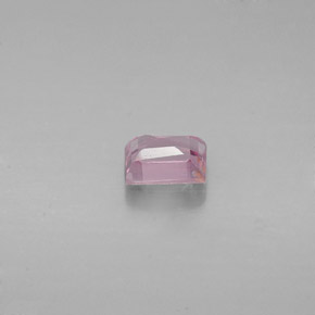 0.50カラットの天然ピンクスピネル（5×3.8 mm・バゲット）
