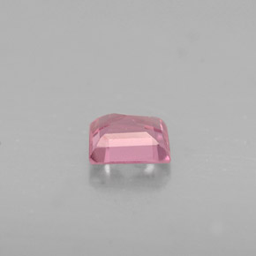 0.37カラットの天然ピンクスピネル（4.4×3.8 mm・バゲット）