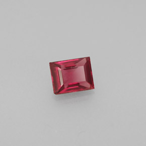 0.43カラットの天然レッドスピネル（4.6×3.7 mm・バゲット）