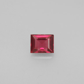 0.43カラットの天然レッドスピネル（4.6×3.7 mm・バゲット）