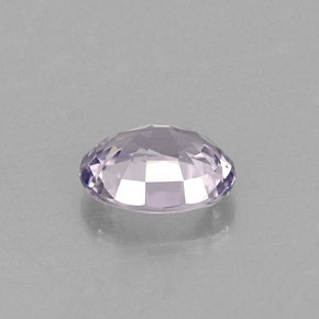 0.68カラットの天然ライトバイオレットスピネル（6×5 mm・オーバルカット）