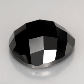 11.09カラットの天然黒スピネル（14.1×13.9 mm・トリリアント）