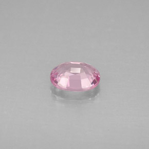 0.79カラットの天然ピンクスピネル（6.3×5 mm・オーバルカット）