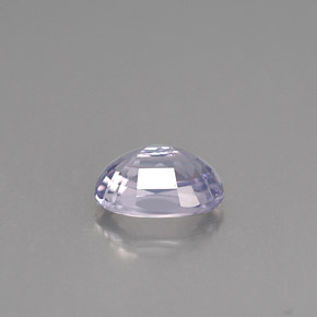 0.74カラットの天然ブルーバイオレットスピネル（6.2×4.5 mm・オーバルカット）