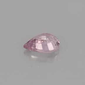 0.58カラットの天然ピンクスピネル（6.1×4.7 mm・洋梨の形）