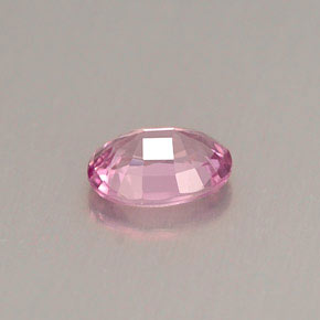0.52カラットの天然ピンクスピネル（5.8×4.2 mm・オーバルカット）