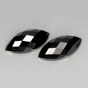 カラットの天然黒スピネル（16.3×8.2 mm・マーキス）