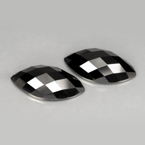 カラットの天然黒スピネル（16.3×8.2 mm・マーキス）