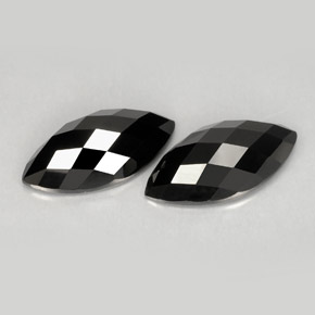 カラットの天然黒スピネル（16.2×8.2 mm・マーキス）