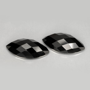 カラットの天然黒スピネル（16.2×8.2 mm・マーキス）