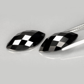 カラットの天然黒スピネル（16.2×8.2 mm・マーキス）