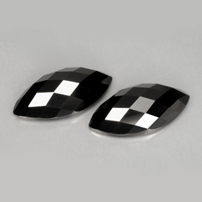 カラットの天然黒スピネル（16.1×8.1 mm・マーキス）
