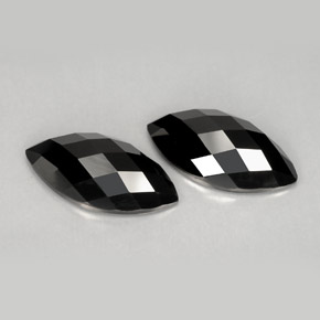 カラットの天然黒スピネル（16.1×8.1 mm・マーキス）