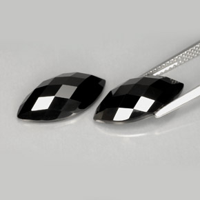 カラットの天然黒スピネル（16.1×8.1 mm・マーキス）