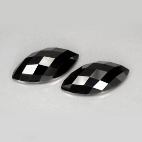 カラットの天然黒スピネル（16.3×8.2 mm・マーキス）