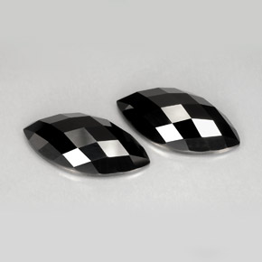 カラットの天然黒スピネル（16.3×8.2 mm・マーキス）