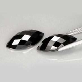 カラットの天然黒スピネル（16.3×8.2 mm・マーキス）