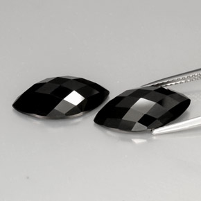 カラットの天然黒スピネル（16.2×8.2 mm・マーキス）