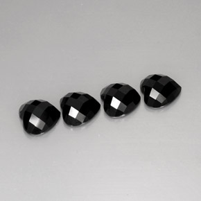 カラットの天然黒スピネル（8.1×7.8 mm・ハート型）