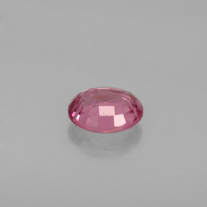 0.68カラットの天然ピンクスピネル（5.7×4.8 mm・オーバルカット）