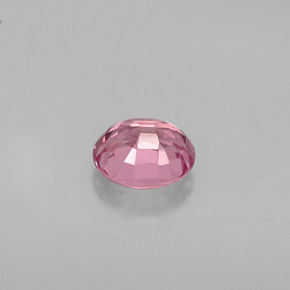 0.76カラットの天然ピンクスピネル（5.7×4.8 mm・オーバルカット）