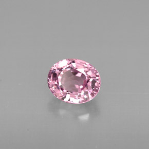 0.74カラットの天然パープルスピネル（5.6×4.6 mm・オーバルカット）
