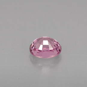 0.74カラットの天然パープルスピネル（5.6×4.6 mm・オーバルカット）