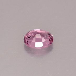 0.67カラットの天然パープルスピネル（5.8×4.8 mm・オーバルカット）